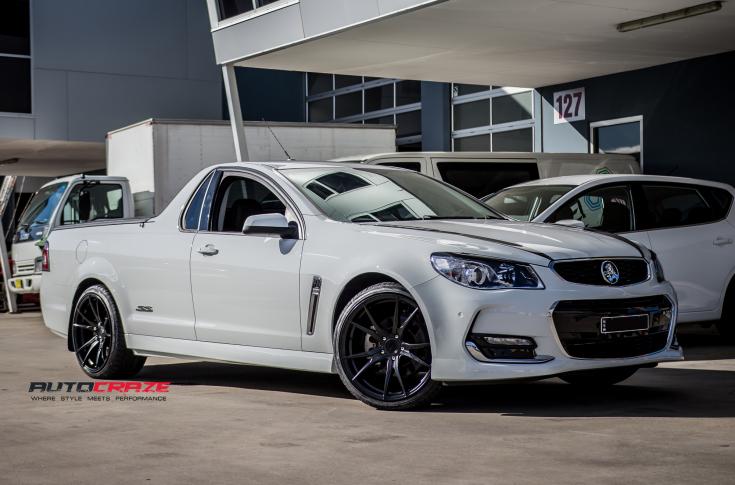 HOLDEN-COMMODORE-SF06-SATIN-BLACK